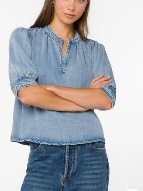 Velvet Heart Alfami Light Wash Skyfall Denim Top Size XL